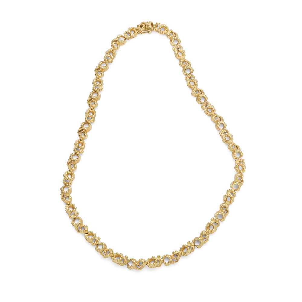 Lot 67 - A French mid-20th century gold necklace