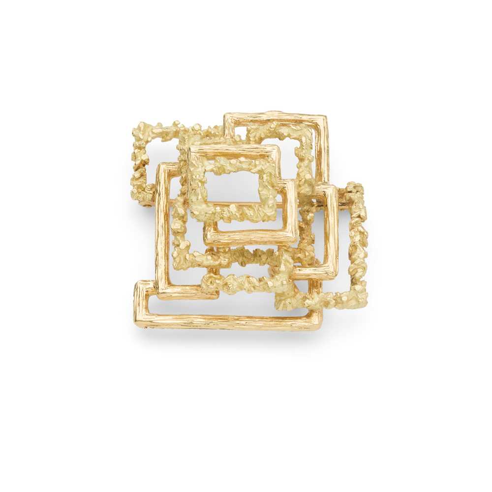 Lot 68 - A French mid-20th century gold brooch