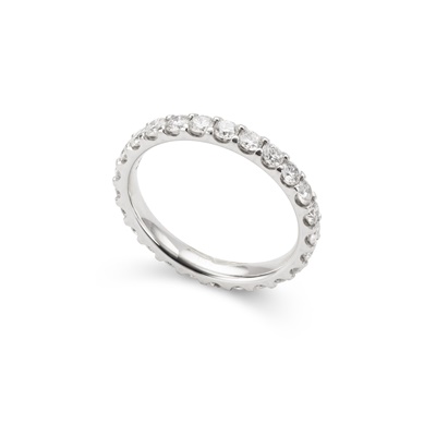 Lot 269 - A diamond eternity ring