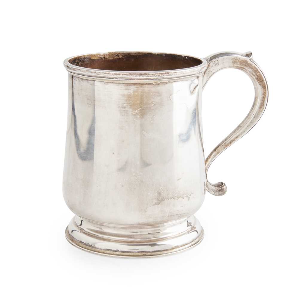 Lot 33 - A 1930s mug