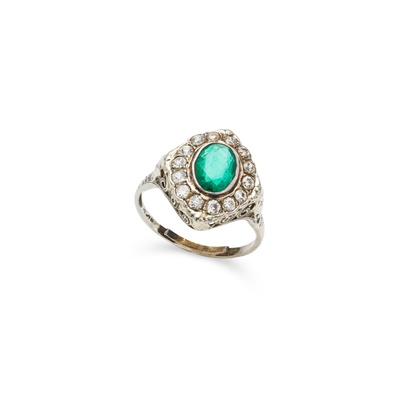 Lot 86 - An emerald and diamond cluster ring, 1920s