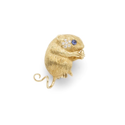Lot 174 - E Wolfe & Co: A sapphire and diamond field mouse brooch
