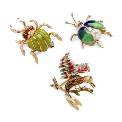 Lot 179 - A collection of novelty brooches