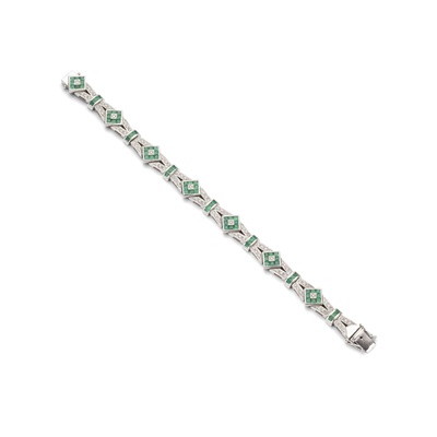 Lot 148 - An emerald and diamond bracelet