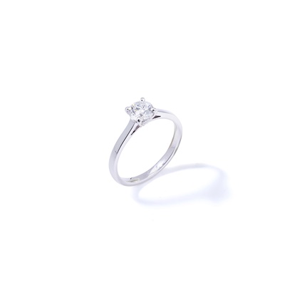 Lot 69 - A diamond single-stone ring