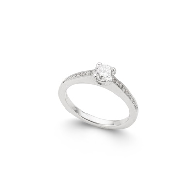 Lot 152 - A diamond single-stone ring