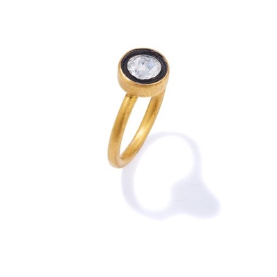 Lot 20 - A diamond single-stone ring