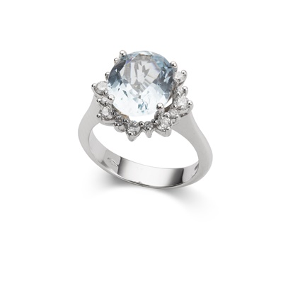 Lot 264 - An aquamarine and diamond cluster ring