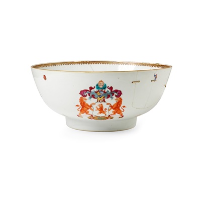 Lot 6 - A FAMILLE ROSE ARMORIAL PUNCH BOWL, BEARING THE ARMS AND MOTTO OF THE DUNDAS FAMILY