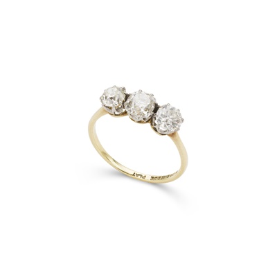 Lot 158 - A diamond three-stone ring