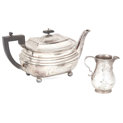 Lot 89 - A George III style teapot