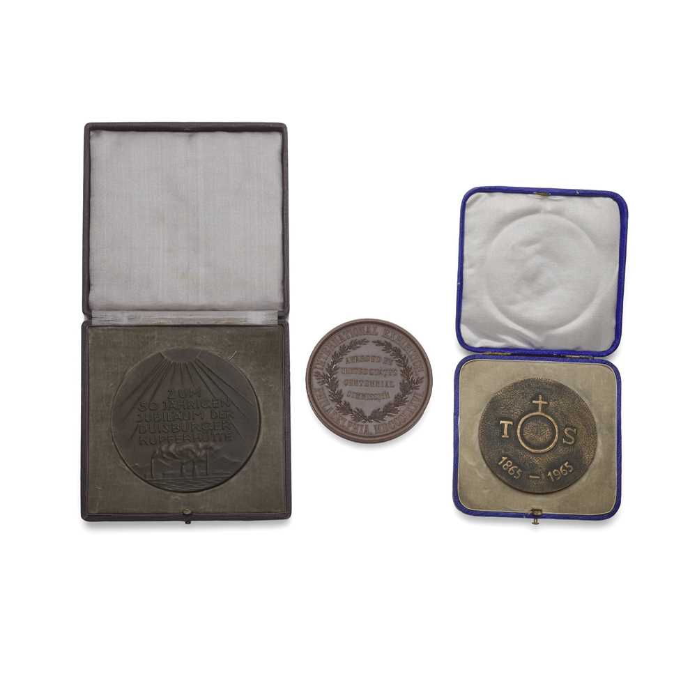Lot 129 - A collection of mixed coins, medals and medallions