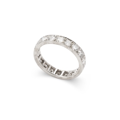 Lot 37 - A diamond eternity ring