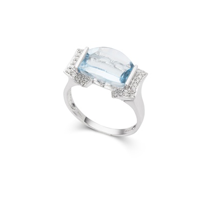 Lot 128 - A blue topaz and diamond cocktail ring