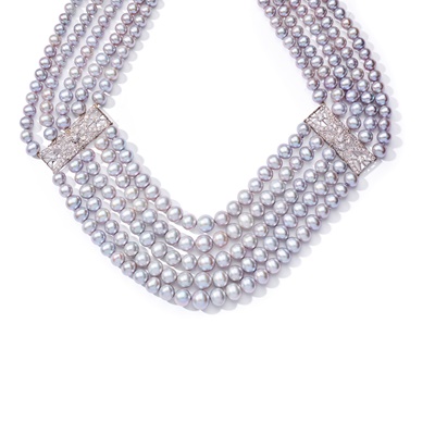 Lot 80 - A freshwater cultured pearl and diamond necklace