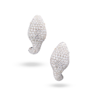 Lot 35 - A pair of diamond earrings