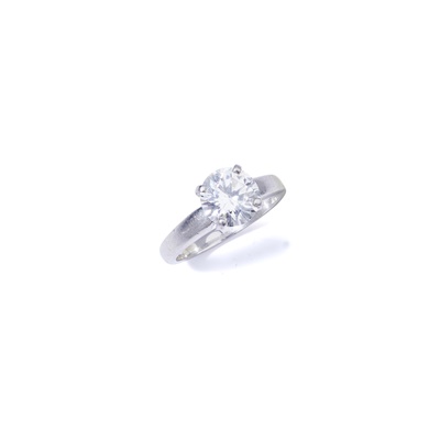 Lot 68 - A diamond single-stone ring