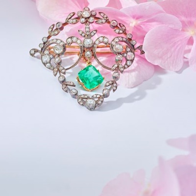 Lot 13 - A late 19th century emerald and diamond pendant/brooch
