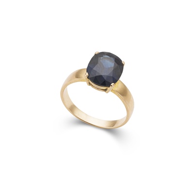 Lot 95 - A sapphire single-stone ring