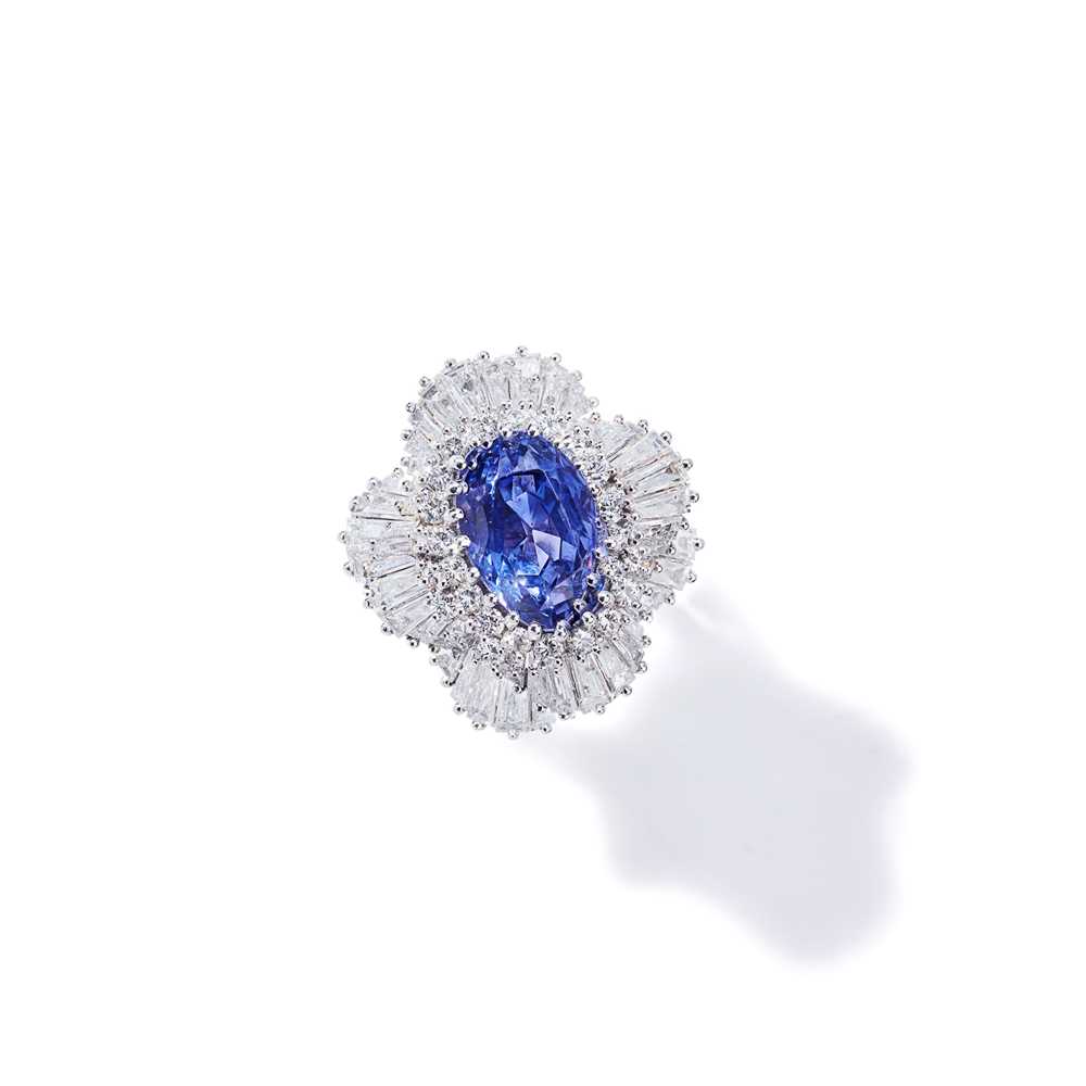Lot 108 - A colour-change sapphire and diamond cluster ring