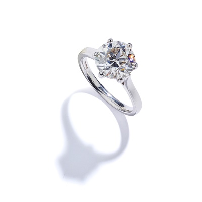 Lot 34 - A diamond single-stone ring