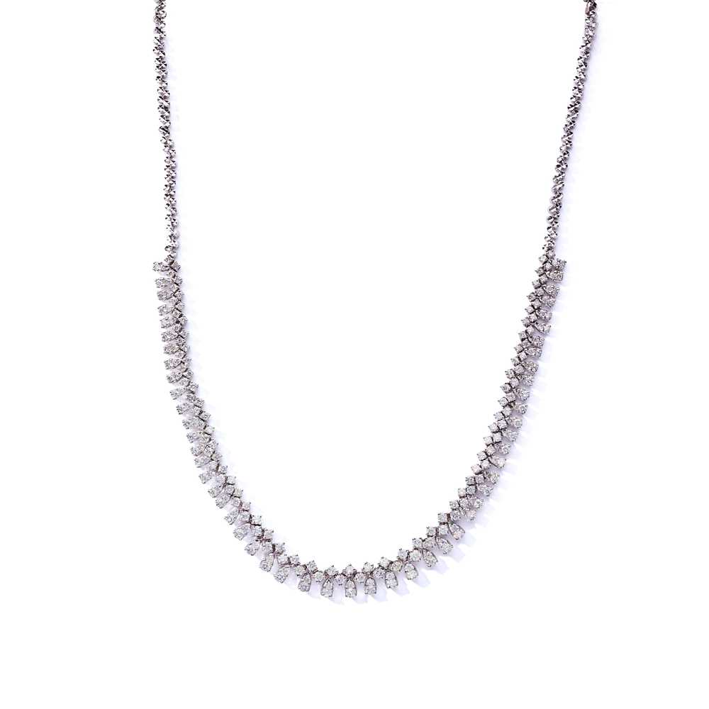 Lot 29 - A diamond fringe necklace