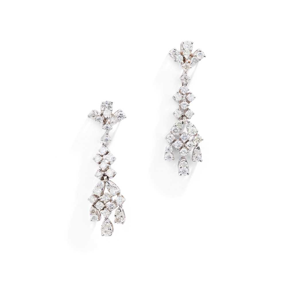 Lot 30 - A pair of diamond pendent earrings