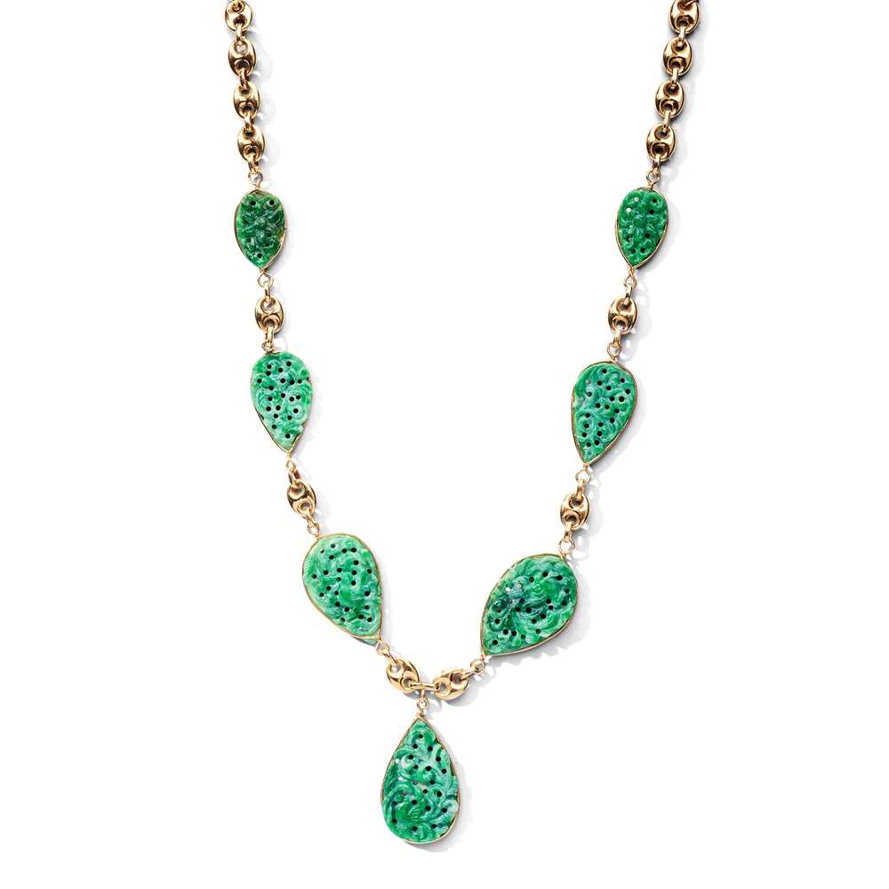 Lot 21 - A jadeite jade necklace