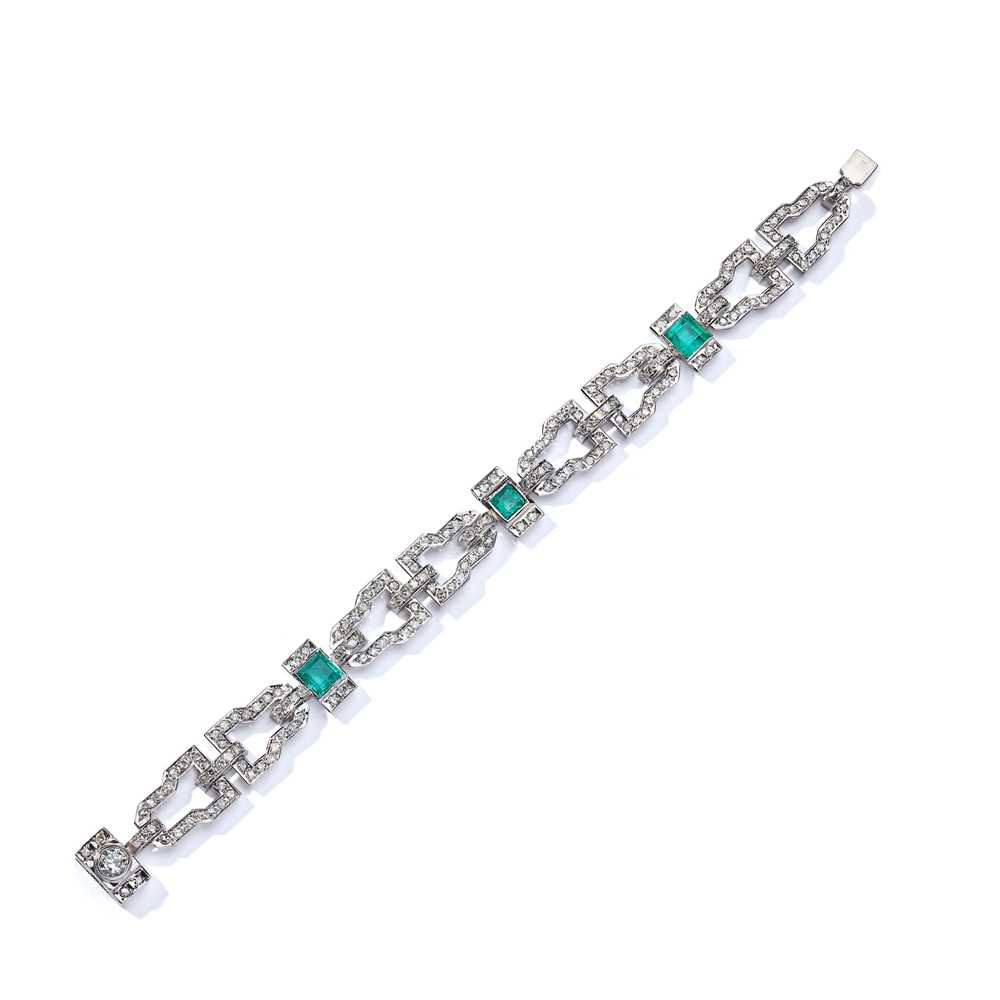Lot 62 - An emerald and diamond bracelet