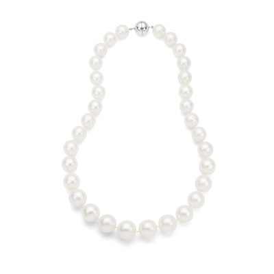 Lot 250 - A South Sea pearl necklace