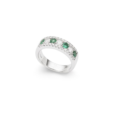 Lot 134 - An emerald and diamond half-eternity ring