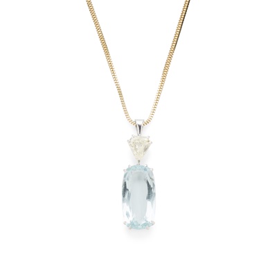 Lot 233 - An aquamarine and diamond pendant