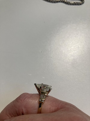 Lot 67 - A diamond single-stone ring