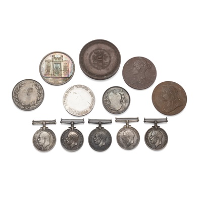 Lot 124 - A mixed collection of coins, trade tokens, medals etc