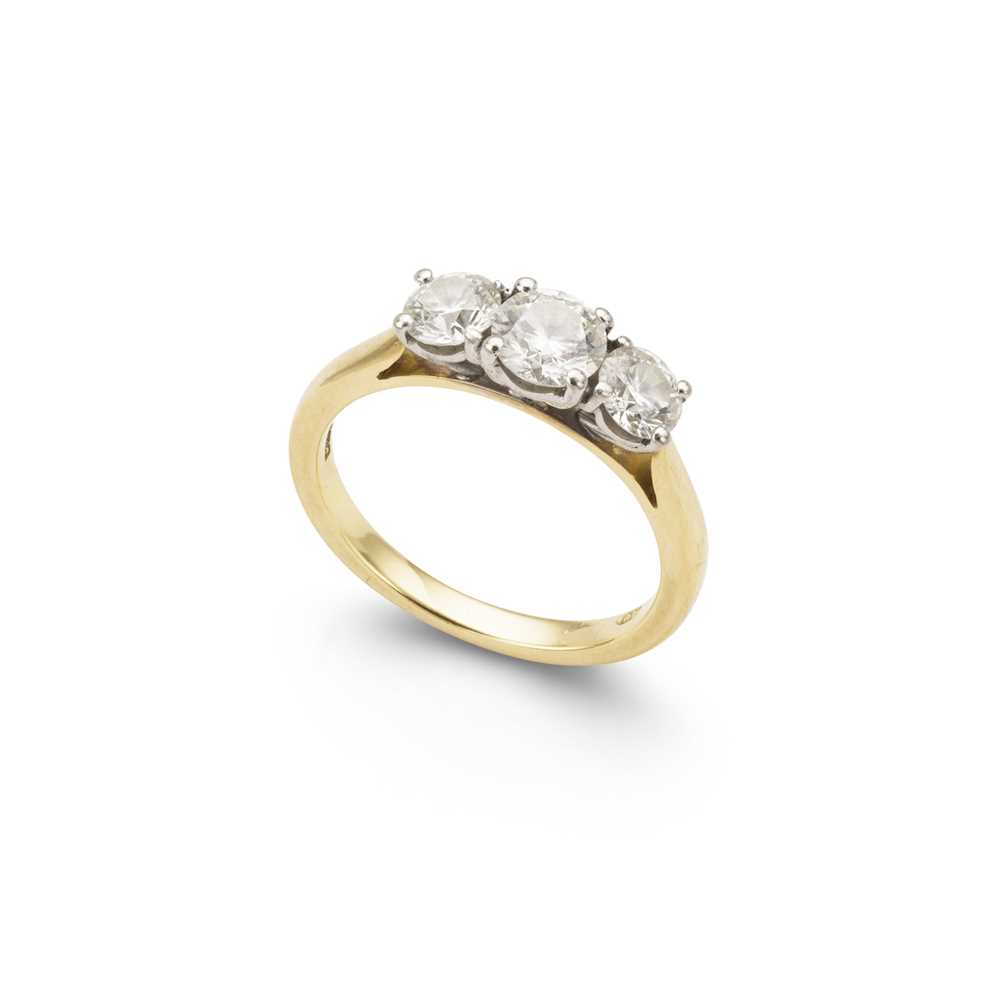 Lot 33 - A diamond three-stone ring