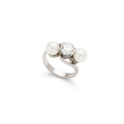 Lot 155 - A cultured pearl and diamond three-stone ring