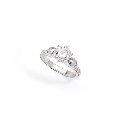 Lot 79 - A diamond single-stone ring