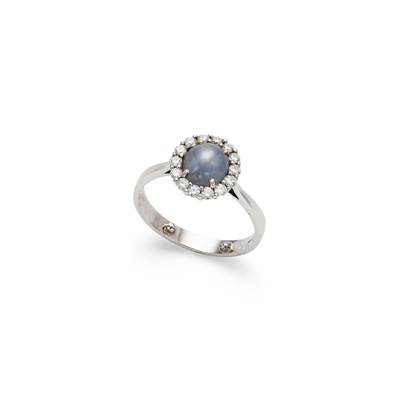 Lot 126 - A star-sapphire and diamond cluster ring
