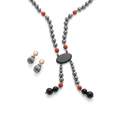 Lot 171 - A heamatite and hardstone bead necklace