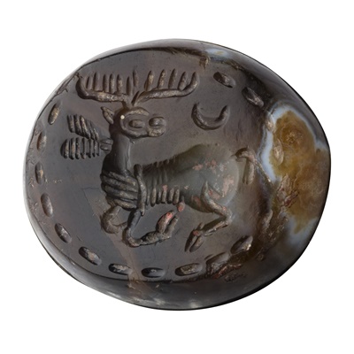 Lot 29 - A 19TH-CENTURY SILVER-MOUNTED AGATE DESK SEAL
