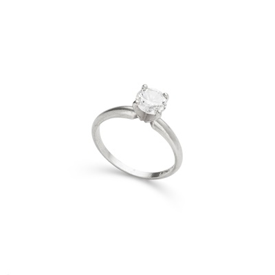 Lot 54 - A diamond single-stone ring
