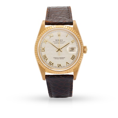 Lot 116 - Rolex: a gold wristwatch