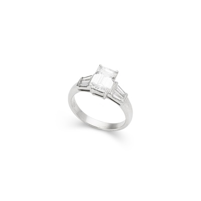 Lot 203 - A diamond ring