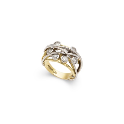 Lot 248 - A diamond dress ring