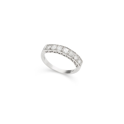 Lot 259 - A diamond seven-stone ring