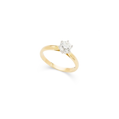 Lot 32 - A diamond single-stone ring