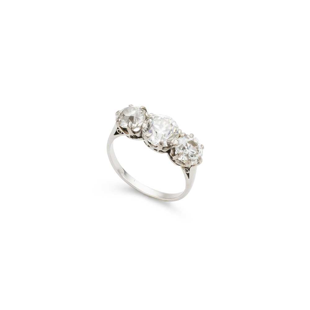 Lot 59 - A diamond three-stone ring
