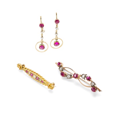 Lot 194 - A collection of ruby jewellery