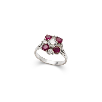 Lot 163 - A ruby and diamond cluster ring