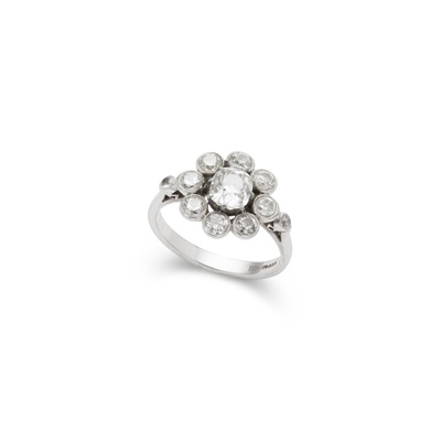 Lot 84 - Eric N Smith: A diamond cluster ring